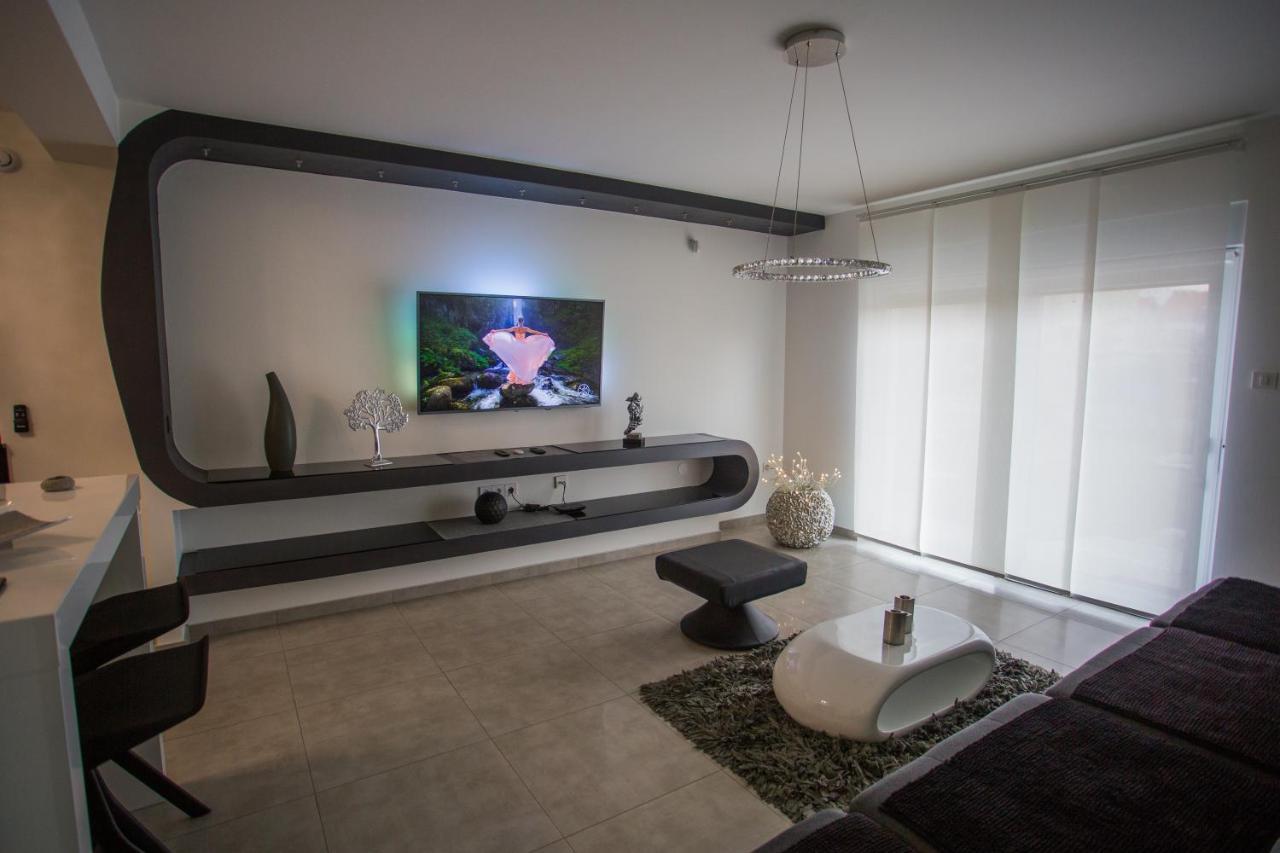 Apartment Plaza ----Wallbox 11Kw 16A ----- Private Spa- Jacuzzi, Infrared Sauna, Luxury Massage Chair, Parking, Entry With Pin 0 - 24H, Free Cancellation 24 Hours Before Check In Slavonski Brod Eksteriør billede