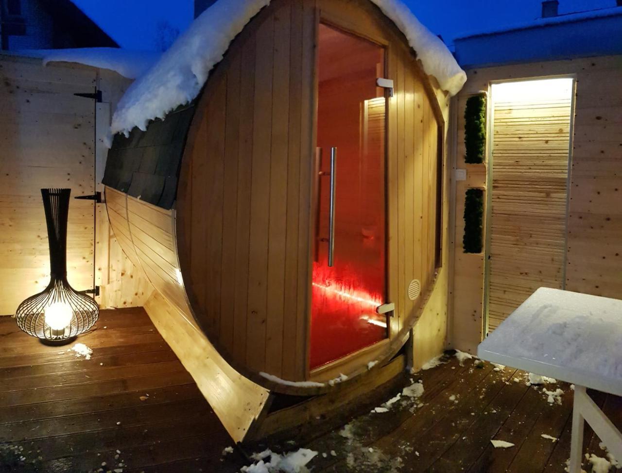 Apartment Plaza ----Wallbox 11Kw 16A ----- Private Spa- Jacuzzi, Infrared Sauna, Luxury Massage Chair, Parking, Entry With Pin 0 - 24H, Free Cancellation 24 Hours Before Check In Slavonski Brod Eksteriør billede