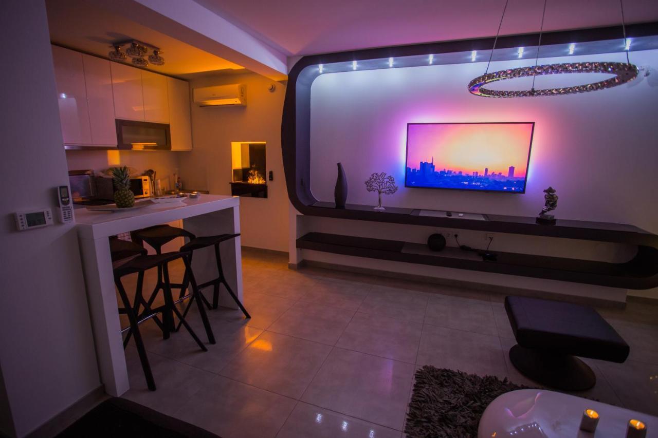 Apartment Plaza ----Wallbox 11Kw 16A ----- Private Spa- Jacuzzi, Infrared Sauna, Luxury Massage Chair, Parking, Entry With Pin 0 - 24H, Free Cancellation 24 Hours Before Check In Slavonski Brod Eksteriør billede
