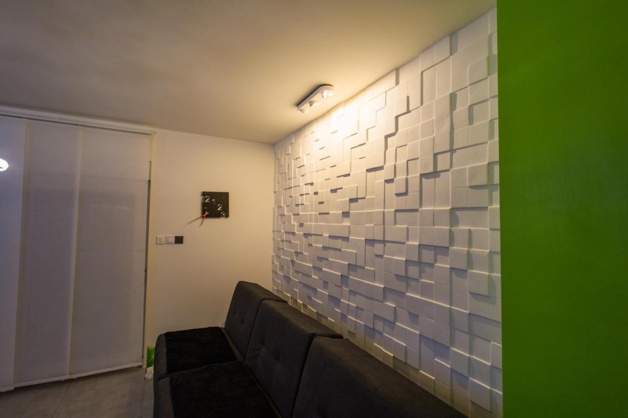Apartment Plaza ----Wallbox 11Kw 16A ----- Private Spa- Jacuzzi, Infrared Sauna, Luxury Massage Chair, Parking, Entry With Pin 0 - 24H, Free Cancellation 24 Hours Before Check In Slavonski Brod Eksteriør billede