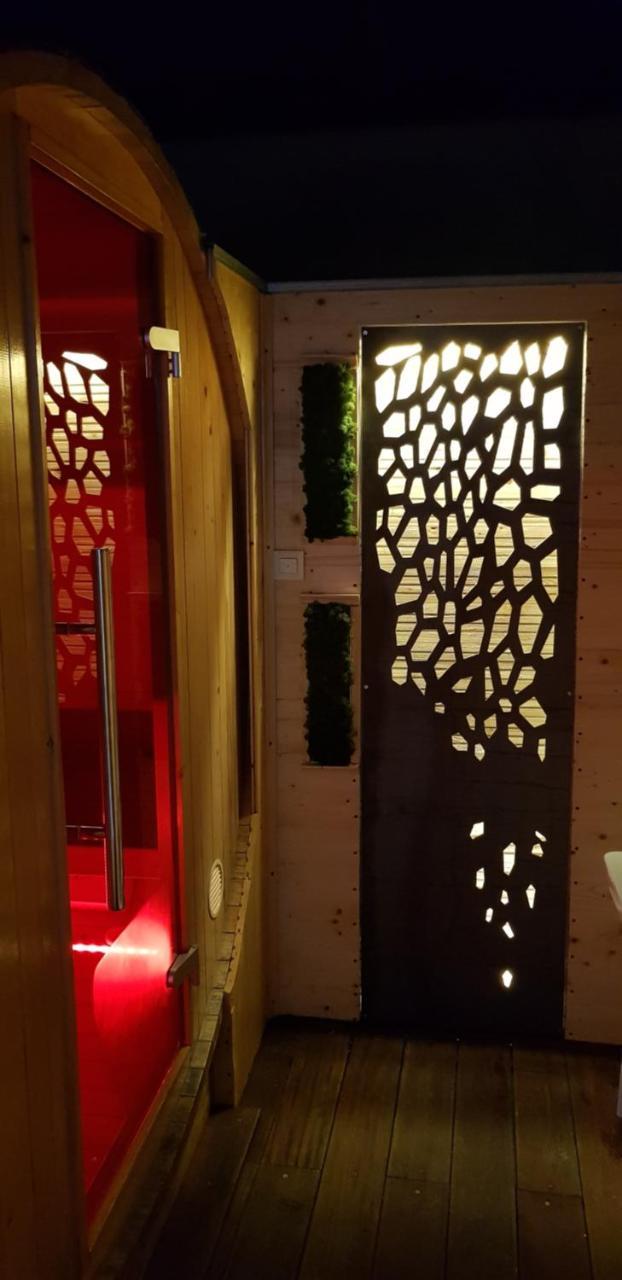 Apartment Plaza ----Wallbox 11Kw 16A ----- Private Spa- Jacuzzi, Infrared Sauna, Luxury Massage Chair, Parking, Entry With Pin 0 - 24H, Free Cancellation 24 Hours Before Check In Slavonski Brod Eksteriør billede