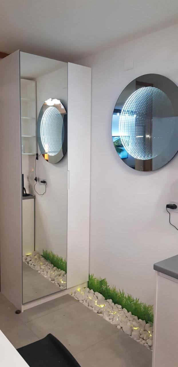Apartment Plaza ----Wallbox 11Kw 16A ----- Private Spa- Jacuzzi, Infrared Sauna, Luxury Massage Chair, Parking, Entry With Pin 0 - 24H, Free Cancellation 24 Hours Before Check In Slavonski Brod Eksteriør billede