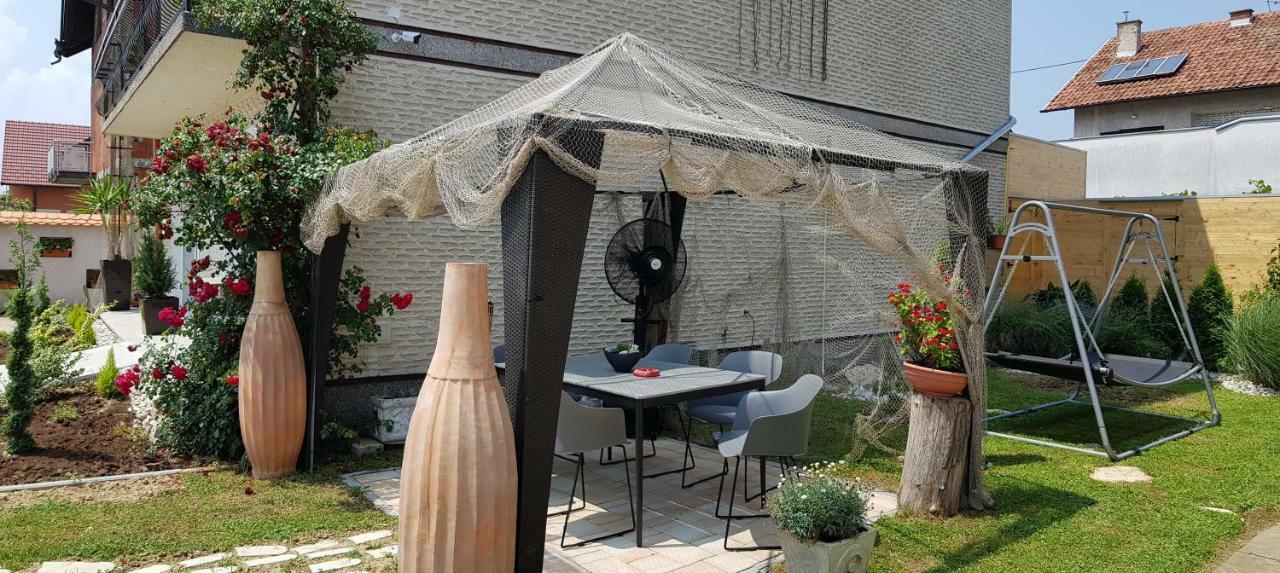 Apartment Plaza ----Wallbox 11Kw 16A ----- Private Spa- Jacuzzi, Infrared Sauna, Luxury Massage Chair, Parking, Entry With Pin 0 - 24H, Free Cancellation 24 Hours Before Check In Slavonski Brod Eksteriør billede